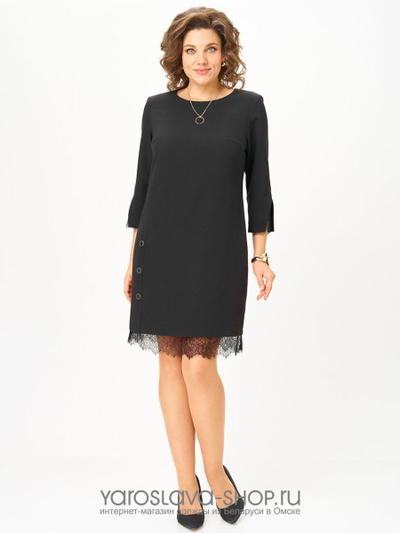 Женское платье прямого силуэта в черном цвете с кружевом
