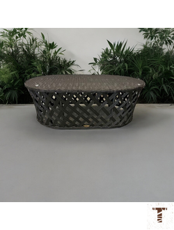 овальный стол из ротанга