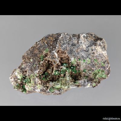 Уваровит (разн. гранат). Казахстан. 45*25*20мм