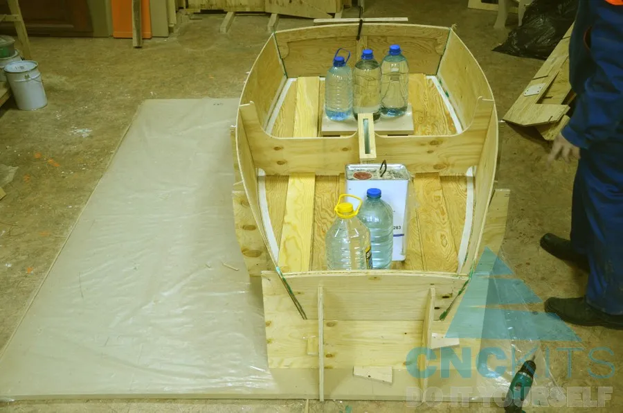 Сборка корпуса яхты Оптимист Фото 11