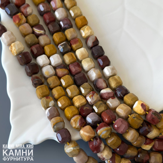 "Яшма мукаит" яшмоид ограненный куб 8,5-8,8 мм, цена за нить 19 см