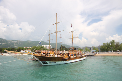 Дискотека в открытом море "Корсар"