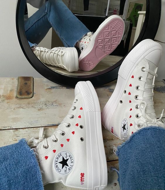 Женские кеды Converse Chuck 70 Love Me с губками отлично смотрятся на ногах 