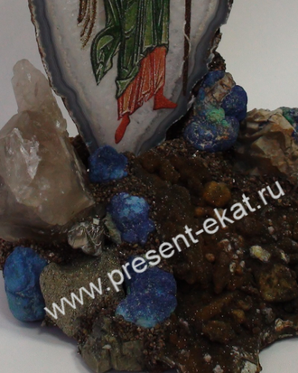 Икона на агате АНГЕЛ-ХРАНИТЕЛЬ, подставка каменная горка