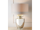 Настольная лампа зеркальная со светло-бежевым цилиндрическим абажуром.