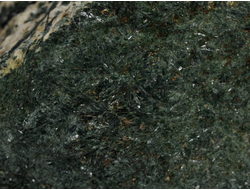 Актинолит в белом тальке, необработанный, дикий образец, Россия, Северный Кавказ, КЧР (105*87*58 мм, 791 г) №37777