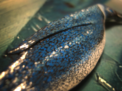 "Пингвин Мерилии", необычная брошь с натуральным морганитом