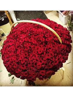 301 РОЗА В КОРЗИНЕ "КОМПЛИМЕНТ"