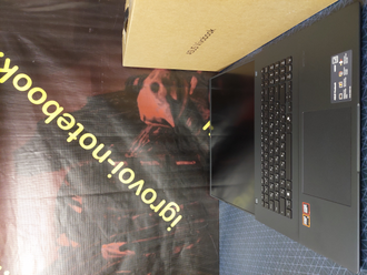 ASUS VivoBook 18 M1807HA-S8091 ( 18.0  WUXGA IPS 144HZ Ryzen 7 260 AMD Radeon 780M 16Gb 1024Gb SSD )