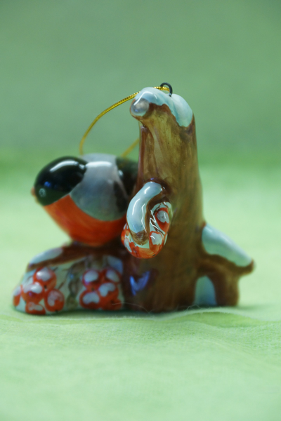 Снегирь на ветке - птицы России