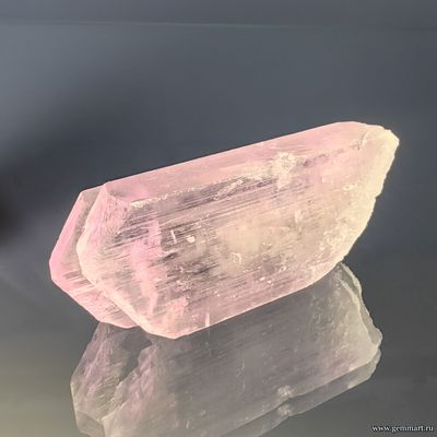 Кунцит (разн. сподумен). Афганистан. 69*30*15мм