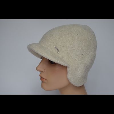 Вязаная жокейка с ушками женская зимняя Vizio Италия 9009 VU белая