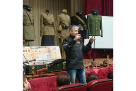  Выставка  венного обмундирования и  оружия времен ВОв