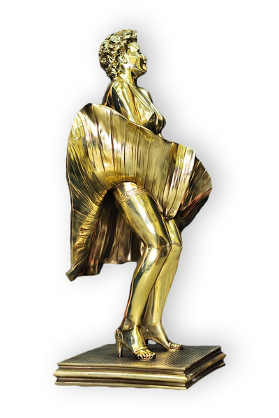 вид статуи Монро сбоку