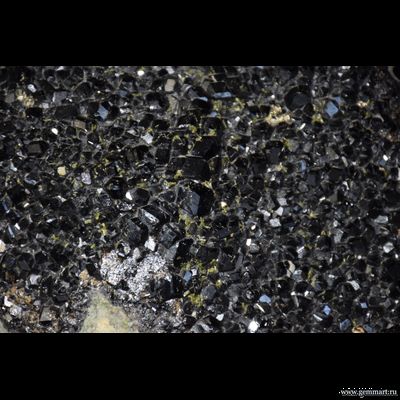 Меланит (разн. граната), друза, с пиритом, эпидотом, самородной медью - 310*235*100мм (ААА)