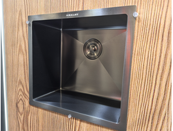 Мойка из нержавеющей стали подстольного монтажа 49х44 PREMIUM HONEY ЧЕРНЫЙ Amalet *