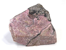 Родонит, необработанный образец (80*82*46 мм,  480 г) №15269