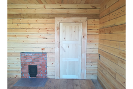 Установлена межкомнатная деревянная дверь в мойку