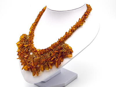 Колье из Чешского бисера и медового янтаря 00093
