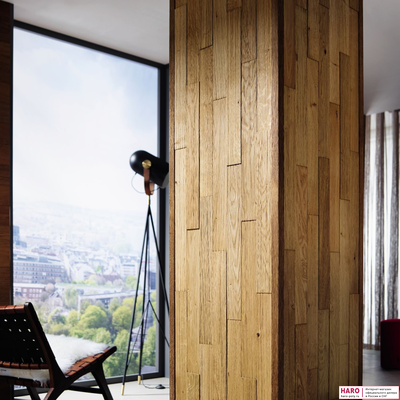 Декор стеновых панелей  Haro Дуб River 535624 в интерьере гостиной