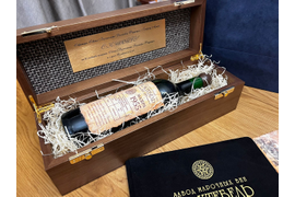 Подарочный футляр из массива ореха с персонализированным шильдиком, для вина. Срочное изготовление.