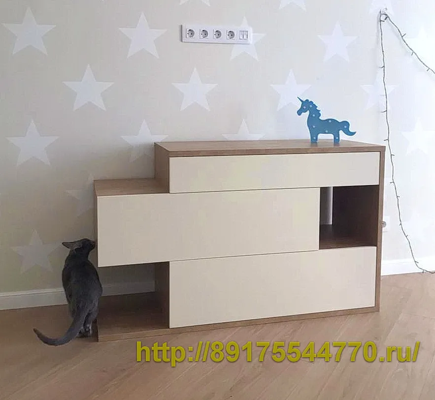 008 Комод.
Фасады: МДФ Белый soft touch 734 (матовый) AGT.
Корпус: ЛДСП Egger Дуб Гамильтон натуральный H3303 ST10.
Сделано по индивидуальным размерам с учетом всех пожеланий заказчика.
