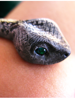 "Хозяйка Сумеречного Леса", необычный браслет в виде серой змеи