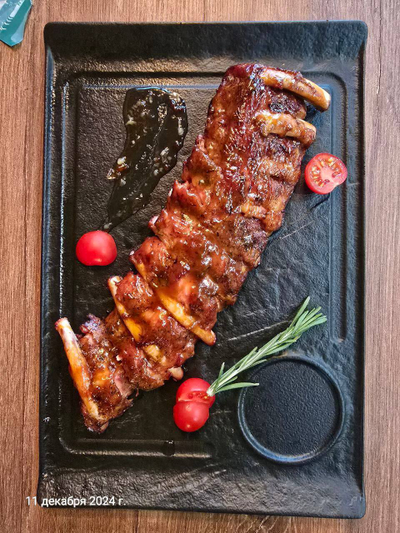 ФИРМЕННЫЕ СВИНЫЕ РЕБРА BBQ