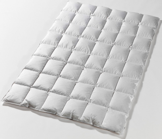 Одеяло пуховое Премиум Тенсел силвер протекшн, Kauffmann легкое, 135 200 см.                                                                        Одеяло из гусиного пуха в покрытии, ионизированном серебром. Идеальное соотношение цена/качество.