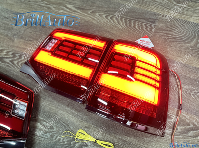 Стопы Toyota Land Cruiser 200 15-21 БЕГАЮЩИЕ красные