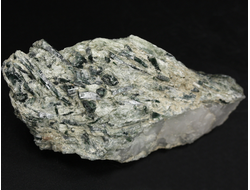 Актинолит в белом тальке, необработанный, дикий образец, Россия, Северный Кавказ, КЧР (68*34*25 мм, 60 г) №37768