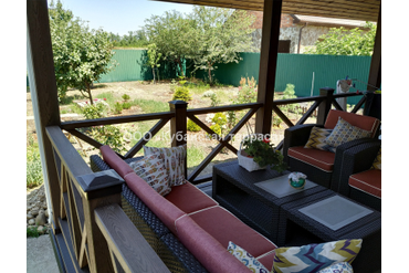 Терраса и ограждения ДПК, с мебелью из ротанга