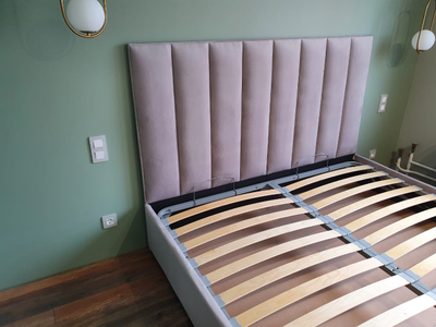 ОДНОСПАЛЬНАЯ, ДВУСПАЛЬНАЯ КРОВАТЬ МОСКВА/МОСКВА ЛЮКС, С МЯГКИМ ИЗГОЛОВЬЕМ, ФАНЕРА, НА НОЖКАХ, С ПОДЪЕМНЫМ МЕХАНИЗМОМ И БЕЛЬЕВЫМ ЯЩИКОМ ОТ ПРОИЗВОДИТЕЛЯ НЕДОРОГО