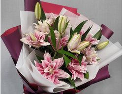 Букет из махровых лилий "Вишня"