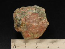 Унакит, необработанный образец, ЮАР (30*26*25 мм, 32 г) №38256