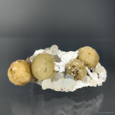 Стильбит, морденит, пренит. Индия. 60*38*24мм