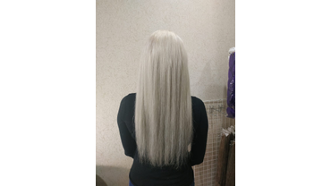 Коррекция наращивания волос цвет волос холодный блонд работа и фото домашней мастерской Ксении Грининой 1
