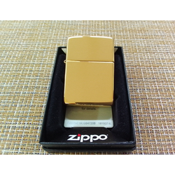 Зажигалка бензиновая Zippo High Polish Chrome золотистый