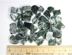 Клинохлор (серафинит), галтовка в ассортименте, Иркутская обл., Коршуновское м-е. (10-20 мм, 1,6-2 г) №22747