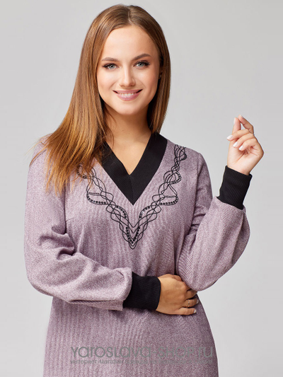 Сиреневое трикотажное платье с V- образным вырезом горловины