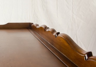 Библиотека открытая, низкая.