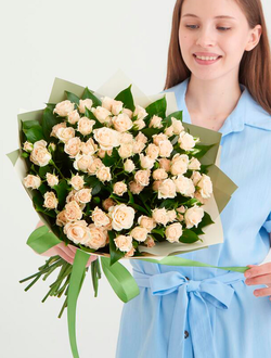 Букет из 11 кремовых кустовых роз