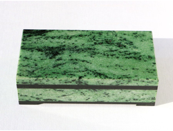 Шкатулка Цоизит цельнокройная, Россия, Урал (135*70*40 мм, 405 г) №10565