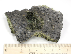 Хризолит (Перидот, Оливин) кристаллы на породе, США (78*55*23 мм, 99 г) №27237