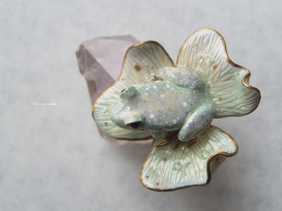 Кольцо с клевером и лягушкой "Принцесса Ия на листе Морока Трифолиума"
