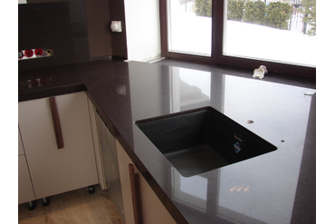 Столешницс-подоконник с мойкой из искусственного камня в Брянске фото