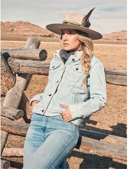 ЖЕНСКИЕ КУРТКИ, РУБАШКИ, ЖИЛЕТЫ, ПЛАТЬЯ