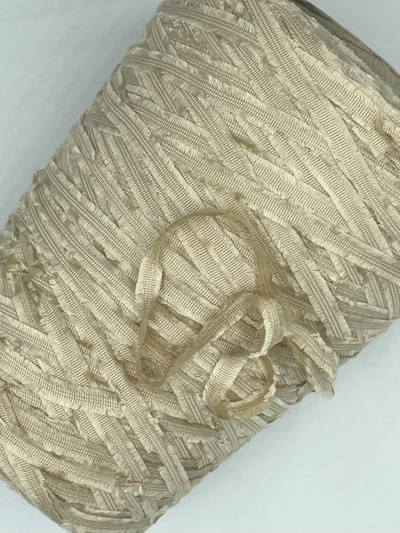 CARIAGGI art. VELVET 100% SE Шёлк   Nm.200 м в 100 г цв. 31686 золотисто-бежевый