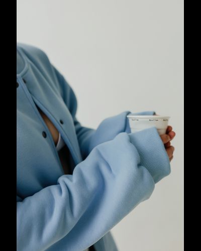 Бомбер удлиненный на кнопках  хлопковый велюр (небесный)