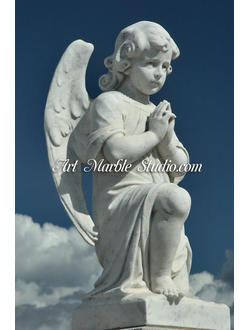 Памятник Ангел преклонивший колено